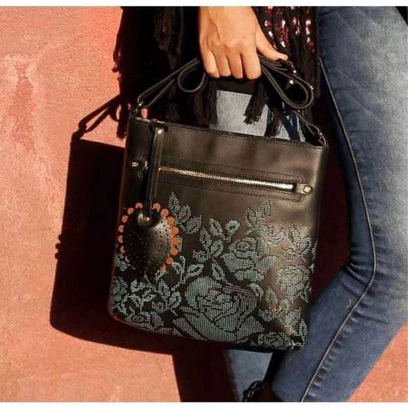 ✨Velez Crossbody Leather Bag✨ - Picture 3 of 11